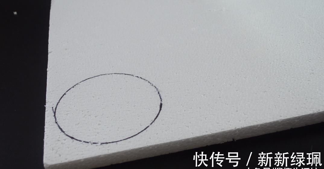 桌面|气泡垫别急着扔, 改造一下, 放在桌面上太实用了, 看完赶紧去试试