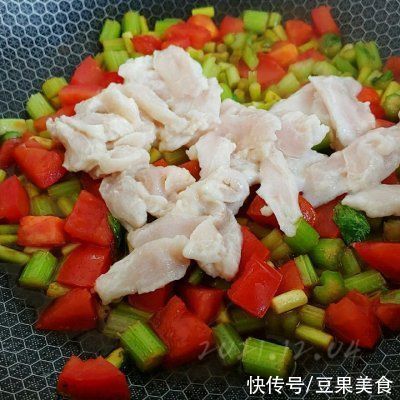 酸辣什锦焖肉片最过瘾的吃法，做一次都不够吃