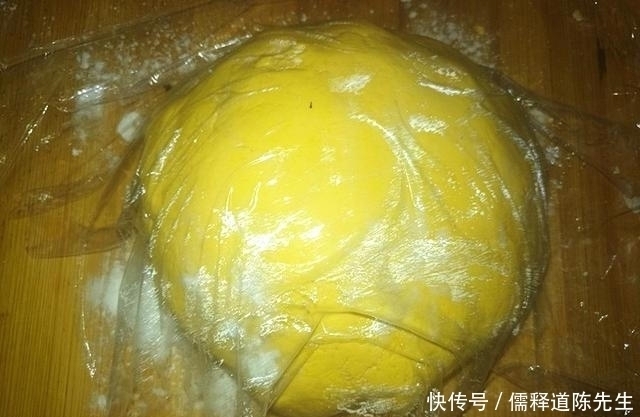 南瓜饼这么做,吃了一个还想吃一个,又香又糯