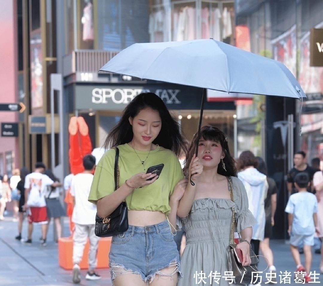 衣服|微胖身材也要穿出时髦感，单品选择更要有技巧，时尚造型凹起来