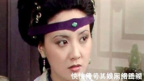 凤姐@王熙凤去小花枝巷公馆见尤二姐时, 她为何要一身白色的穿着打扮