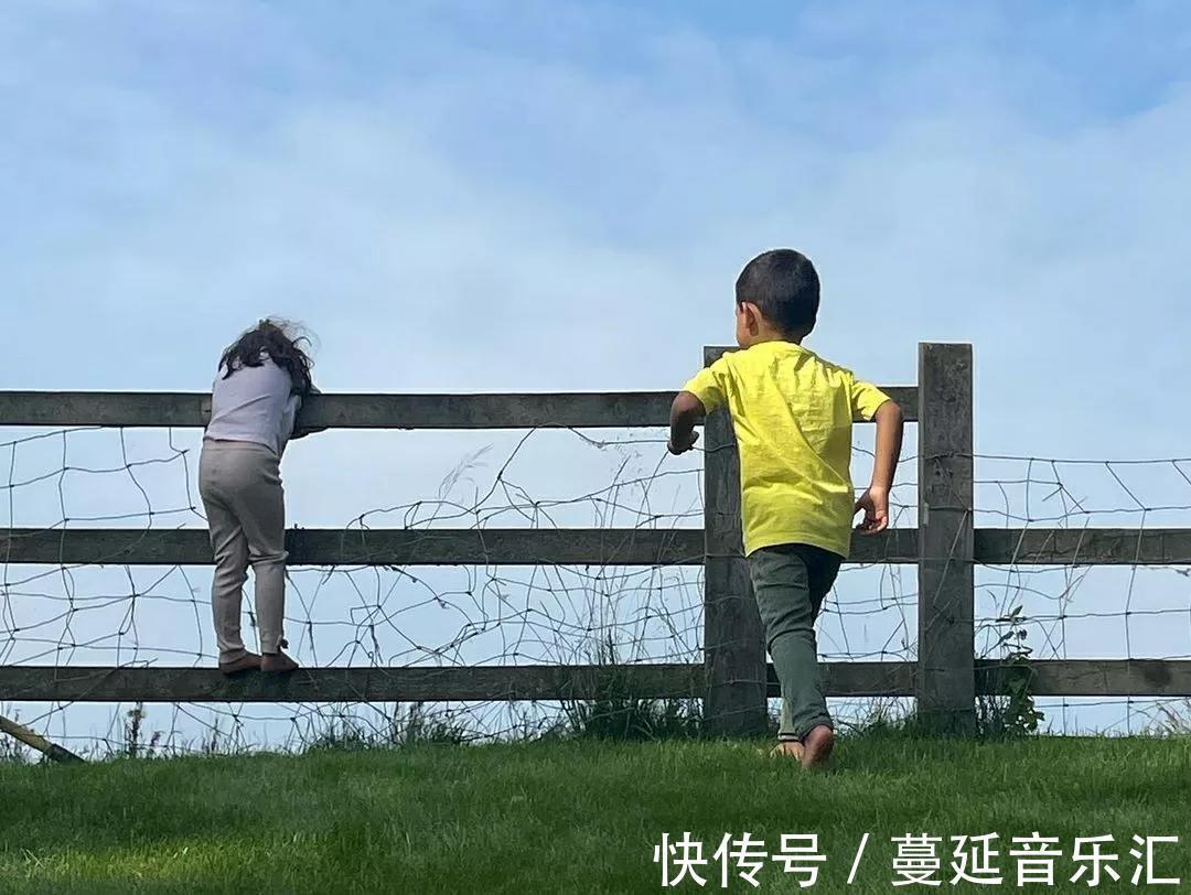曼联|C罗携女友和孩子们边晒太阳边数绵羊,其乐融融,配文寓意深刻