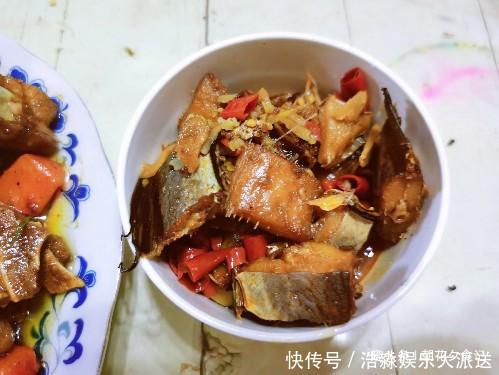 妈妈的做法|晒晚餐妈妈做的三个菜,说出价格后,朋友圈评论都满了,真舍得吃