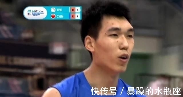 中国男排|3-0!中国男排双喜临门:铜牌+世锦赛门票,相拥庆祝,江川稳定