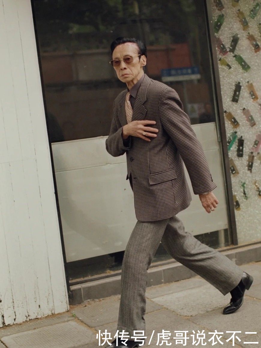 街拍|上海老年人的夏日出街装，比年轻人还会穿，这才是真正的简约时髦