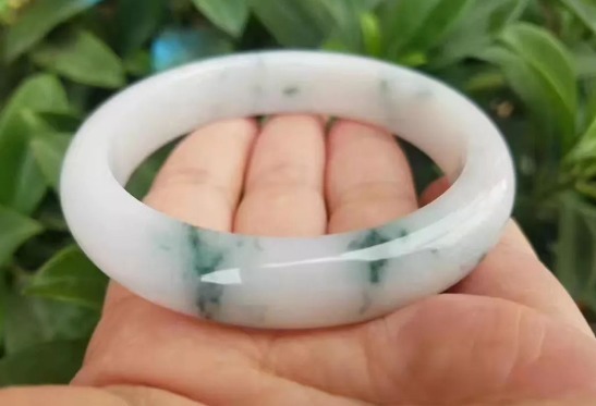 蓝绿|580买下的老坑料子,一刀切出糯冰种飘蓝绿花,起货后大家都眼直了