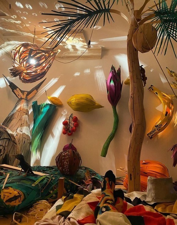 巨人国!她画油画,他做雕塑,这对艺术情侣直接建了一个“巨人国”