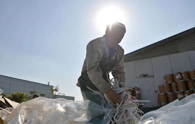 妈妈|“儿子,妈妈真没钱了”,说完这句话,妈妈转身从6楼跳下