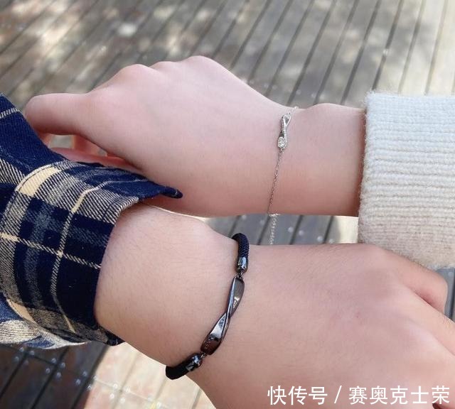 情侣|520除了口红还能送什么?五种情侣款供你挑,充满新意又好看