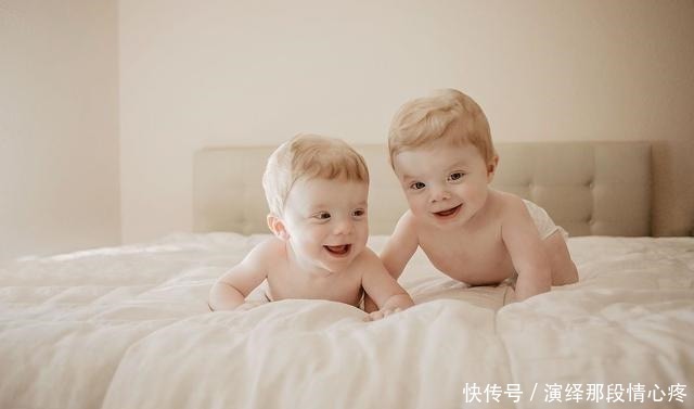 美国儿科学会|每天陪宝宝练这个动作,头型更漂亮,更早学会翻身、走路!