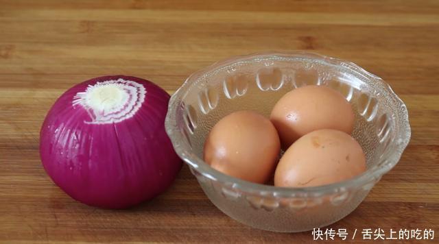 鸡蛋别再煮着吃,学会这个简单做法,饭店吃不到,越吃越过瘾