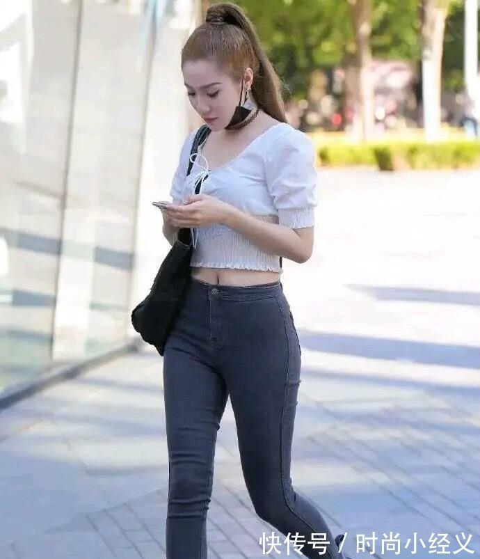 马丁靴 别再小瞧牛仔裤了,认真起来很“可怕”,依旧显瘦又百搭!