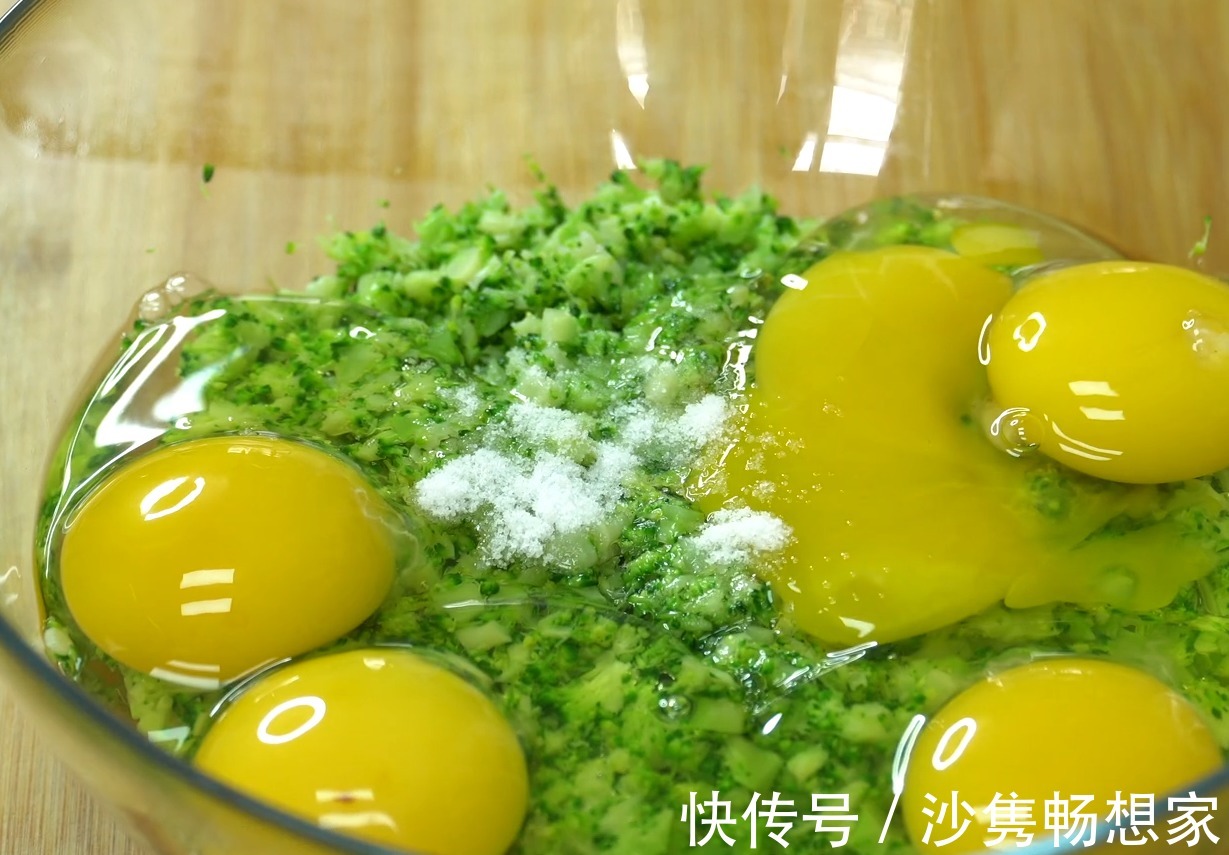 西兰花鸡蛋|用西兰花做早餐,没想到这么好吃,宣软筋道,营养又解馋,超简单