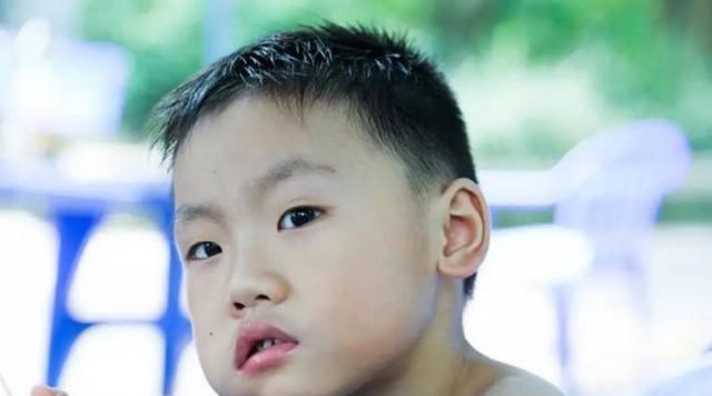 宝宝|这个“夏天神器”让宝宝成“脑瘫”,大多家庭仍在用,家长快住手