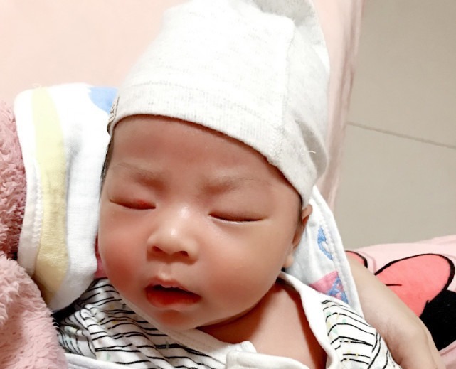 喂奶|1-6个月宝宝的育儿难点,记住6个“关键词”,附详细养护建议