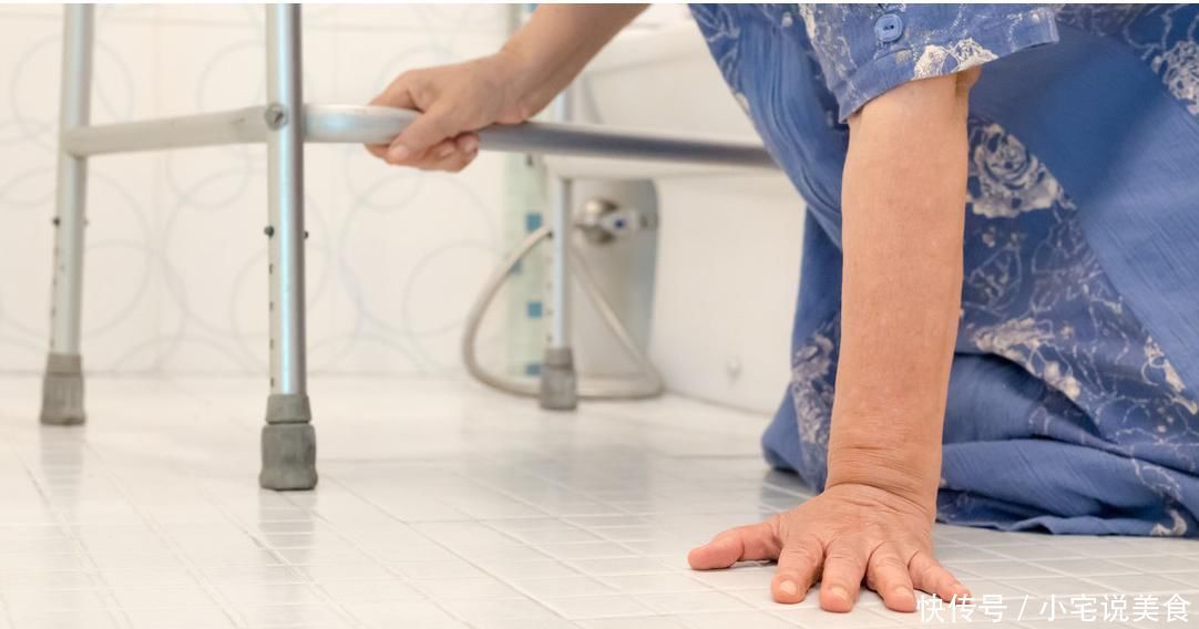 骨質(zhì)疏松的癥狀有哪些?吃什么食物可預(yù)防骨質(zhì)疏松?