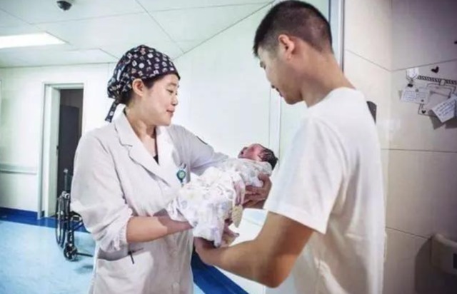 钱女士|宝爸给儿子取名钱怀,护士误将“怀”字打错,妈妈大喜:就这个