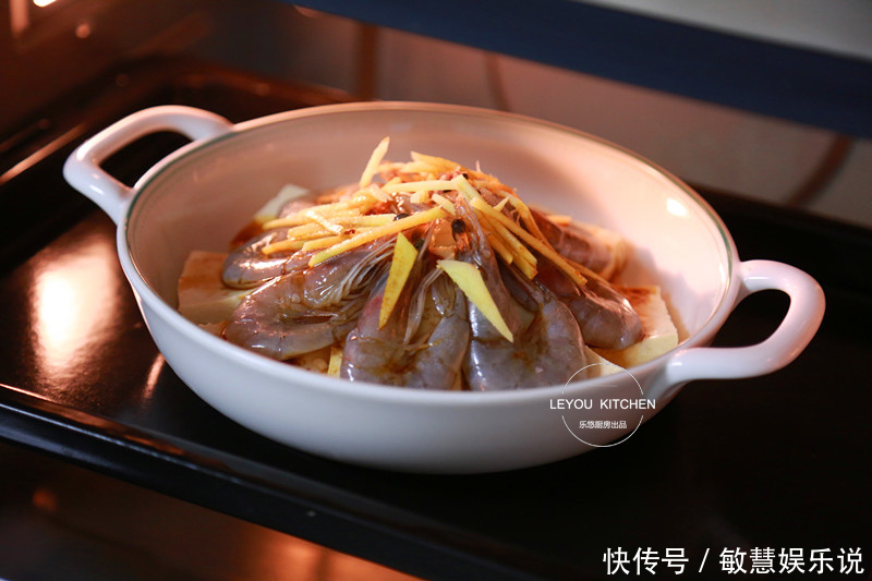 上桌|夏天多做蒸菜,不用闻油烟,几步上桌,又嫩又鲜,豆腐比虾还好吃