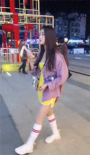 |搞笑GIF:这是一条神奇的裙