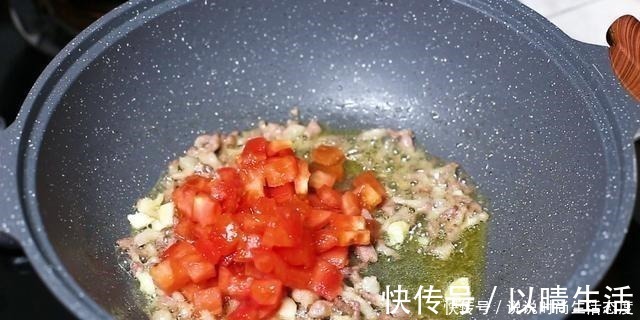 老豆腐|豆腐好吃有诀窍,大厨教你这样做,放一个西红柿,汤汁都拌饭吃了