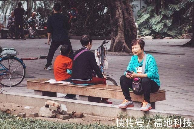 一日三餐|“帮女儿带孩子是我最错的决定”,这位老人的哭诉,值得众人反思