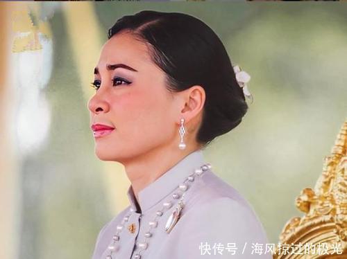 真的高贵！诗丽吉一次戴2顶皇冠惊艳，苏提达沦落到只能戴假花