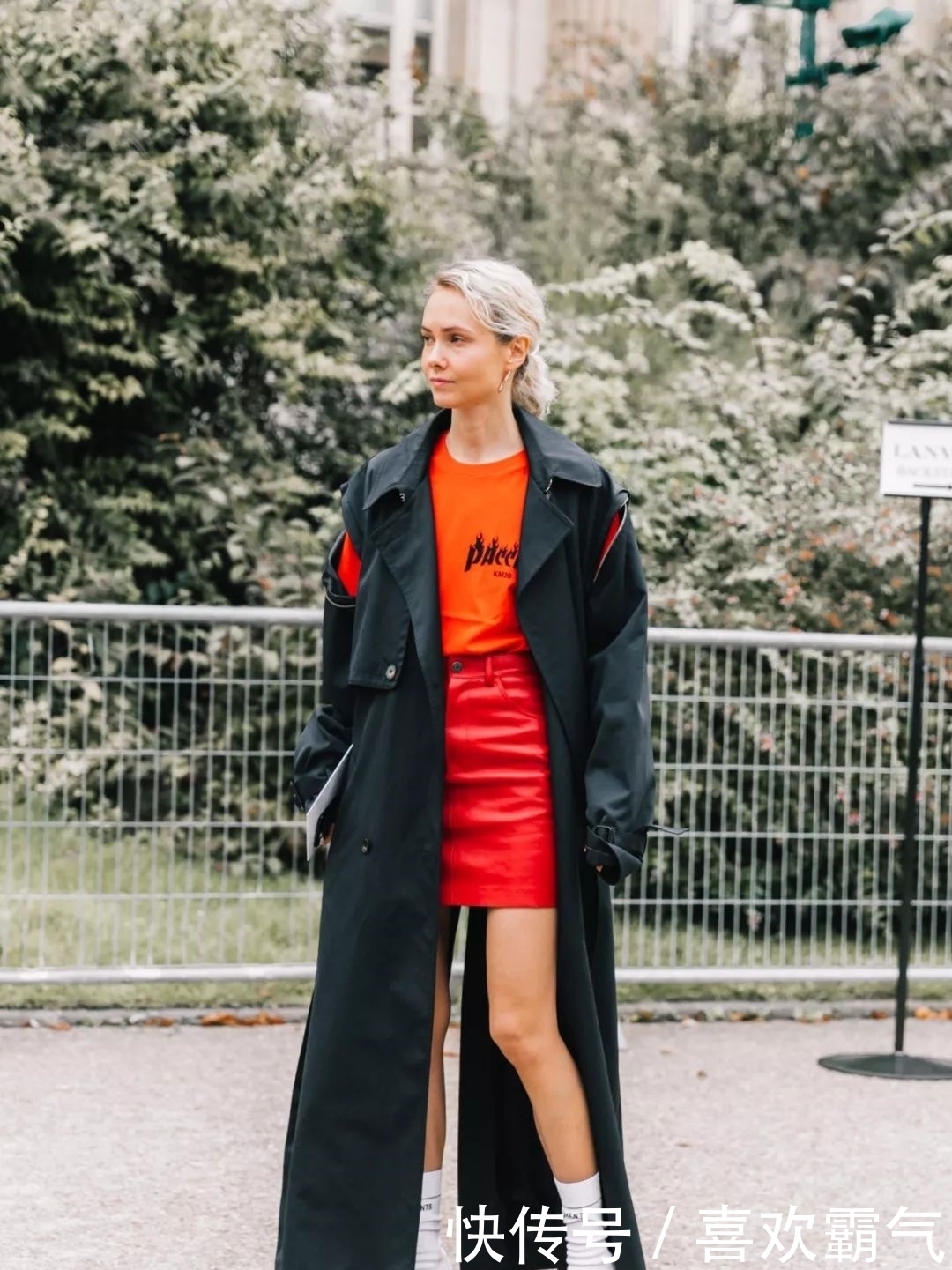 卫衣+半裙=早春最火混搭套路,时髦又有女人味!!