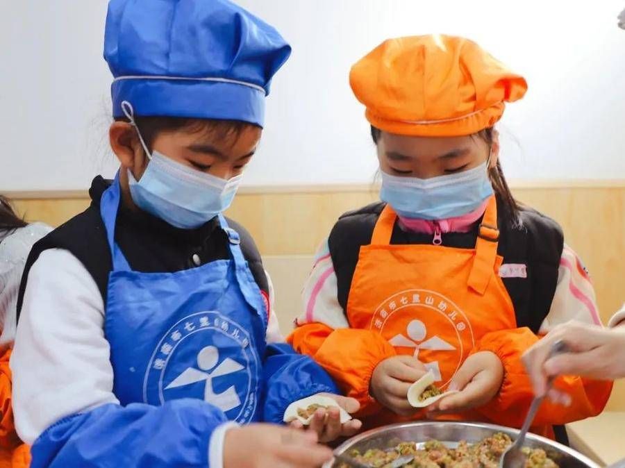 包饺子@济南市七里山幼儿园冬至主题活动