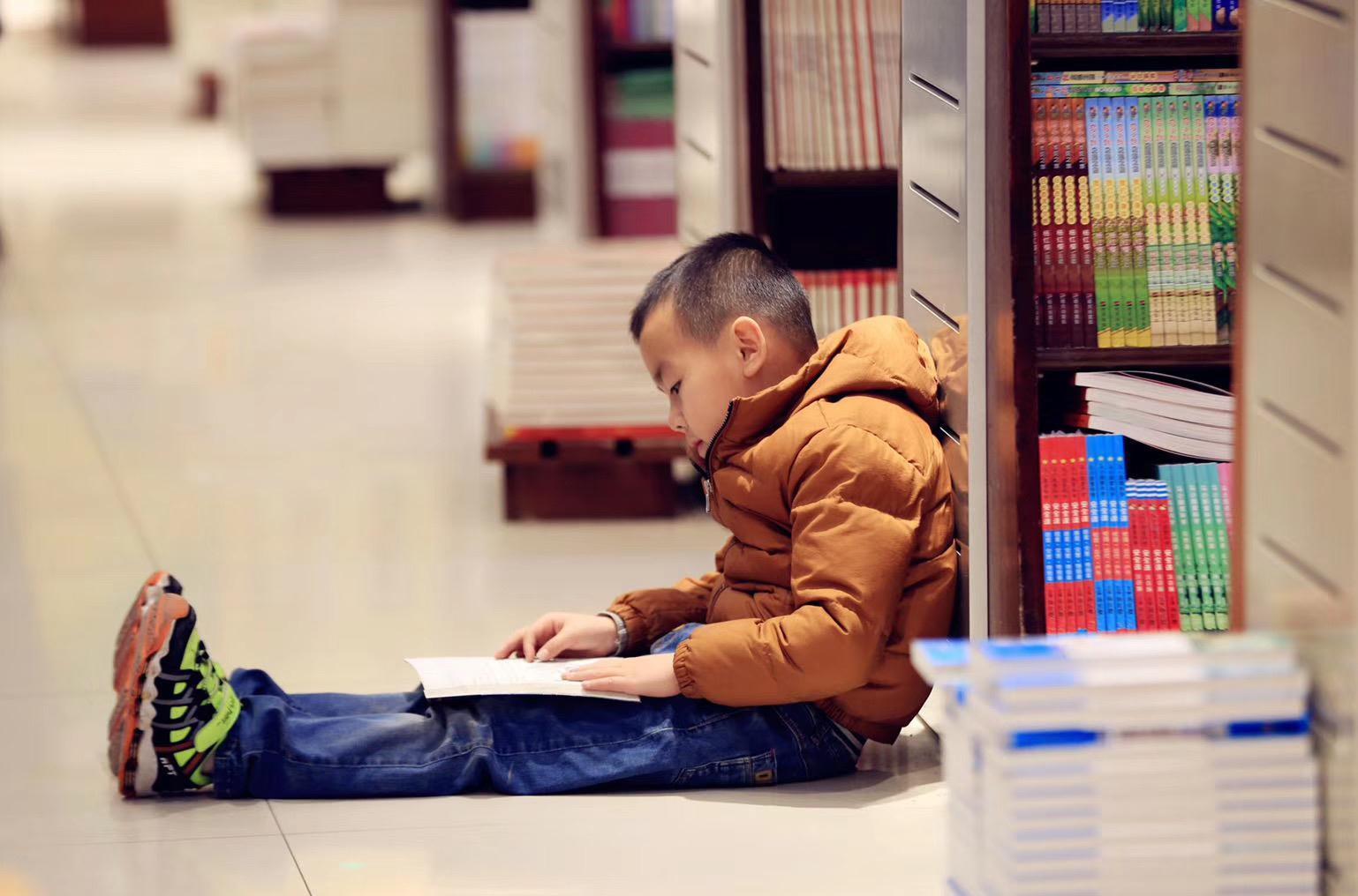 家长|孩子沉迷游戏家长负全责!这4种家庭,孩子想网络成瘾都难