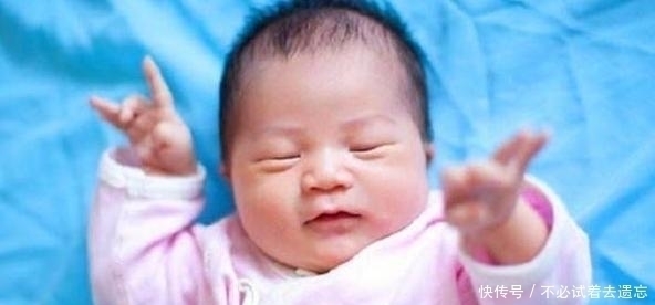 医院|3岁女儿撅“金鱼嘴”，妈妈不以为然夸可爱，奶奶却抱娃直奔医院