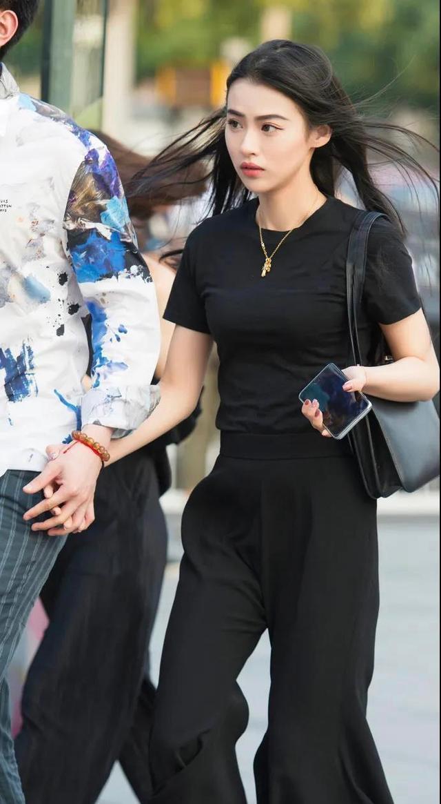 小姐姐|谁说一身黑不好看这个小姐姐气质不好吗不性感吗