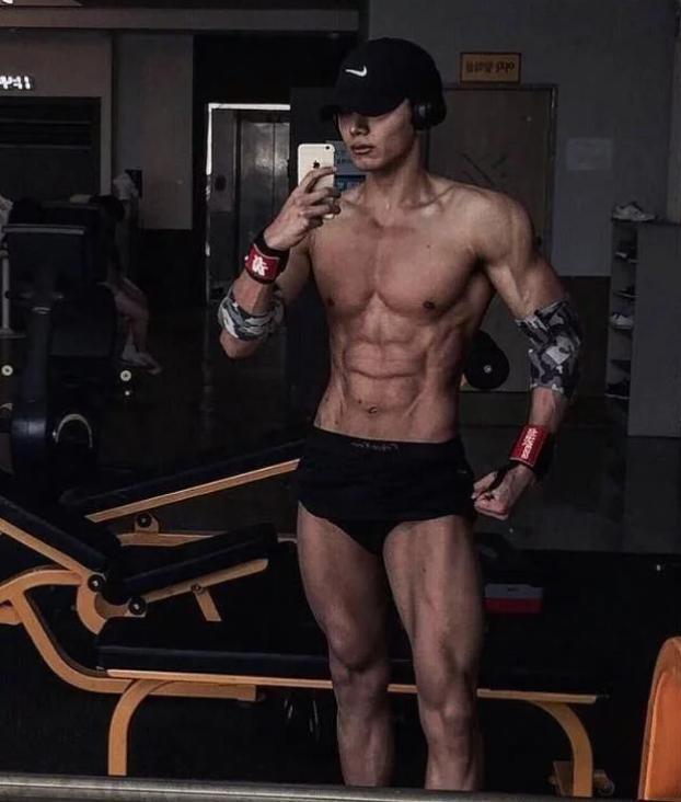 健身|男生健身一年，从平平无奇到“韩国欧巴”，颜值和气质变化巨大