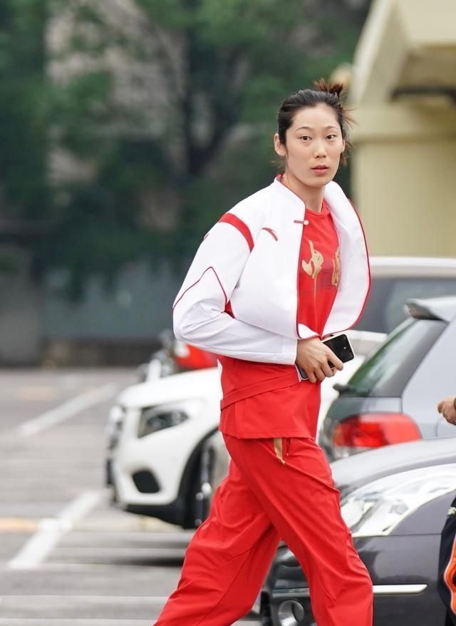 中國女排|又?jǐn)偵鲜铝?中國女排朱婷對(duì)郎平說錯(cuò)了話,網(wǎng)友:吃了沒文化的虧