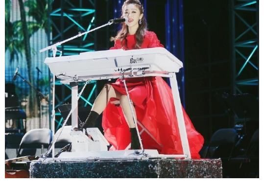 玖月奇迹“兄妹”变夫妻,星光大道冠军到5次春晚,再到彼此珍重