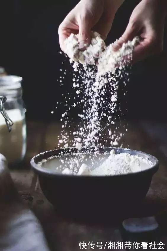 煎鱼时抹上一点这个，不破皮不粘锅还省油!