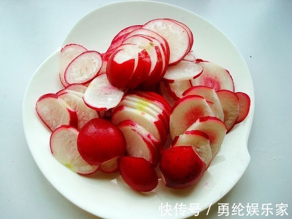 腊肠|萝卜就要这样做,大火炒一炒,口感清脆且入味,来一大口超下饭