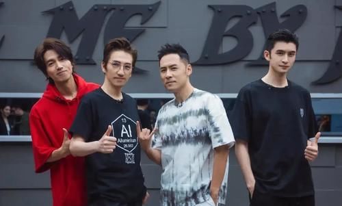 热狗|《披荆斩棘》淘汰4人,3人发小作文,黄征字最多,信息量也最大