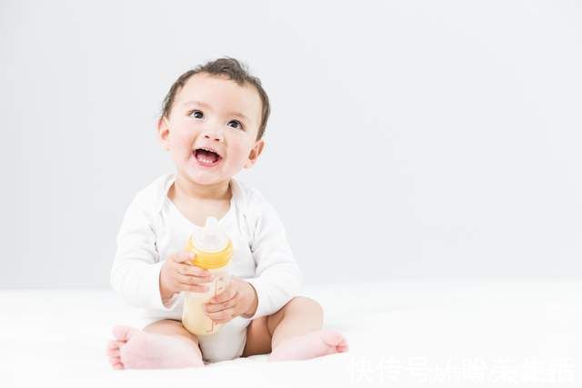 营养师|宝宝6个月断母乳后,一喝奶粉就便秘?营养师:你的奶粉选错了