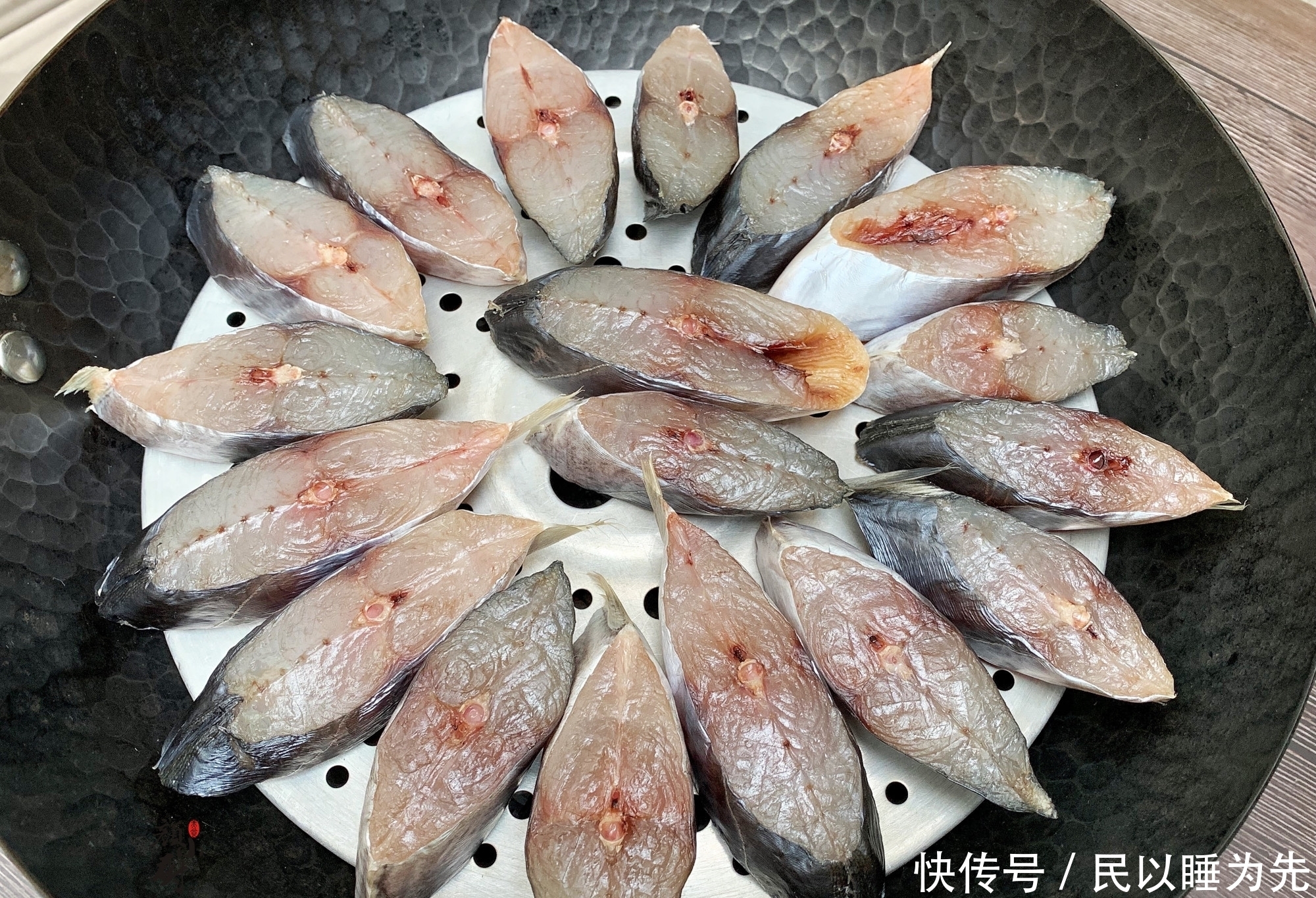 冬天|秋天遇到这肉我从不手软,一次买10斤,晒干囤起来,冬天吃最香