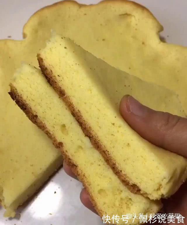 家庭版的自制蛋糕出锅了，邻居孩子吃了三块都不够