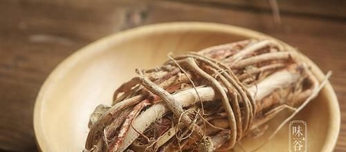 五指毛桃|天热雨水多,我家爱用这树根煲汤,健脾祛湿还解暑,不懂喝可惜了