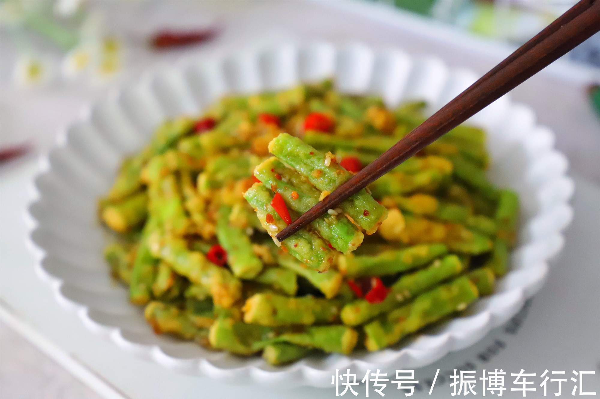 小米椒|豆角里打入1个鸡蛋,不炒不煮,没想到如此好吃,开胃解腻不长肉