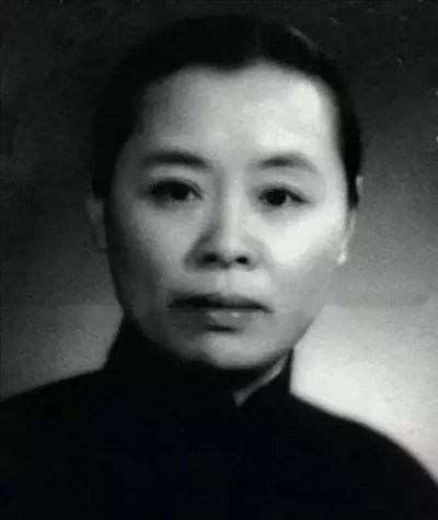 这个女人不一般:离婚后获得新生,变身银行副总裁