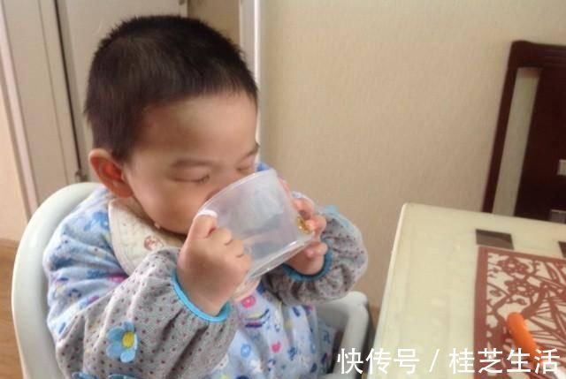 肽菇末|孩子“性早熟”越来越普遍这4种做法会“催熟”孩子,你做过吗