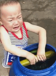 |搞笑GIF:今天和女朋友出门忘记带药怎么办