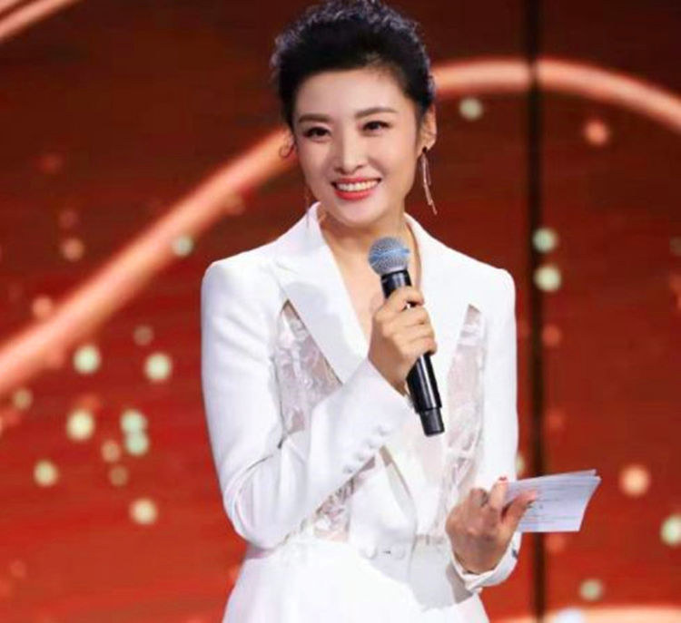董卿|5位央视女主持人,“央视一姐”董卿颜值垫底,最美主播是谁?