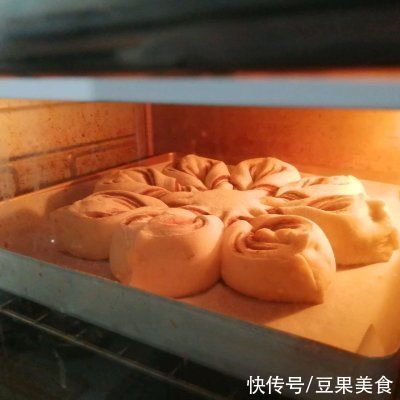 简单易做雪花肉桂面包！全家人都爱