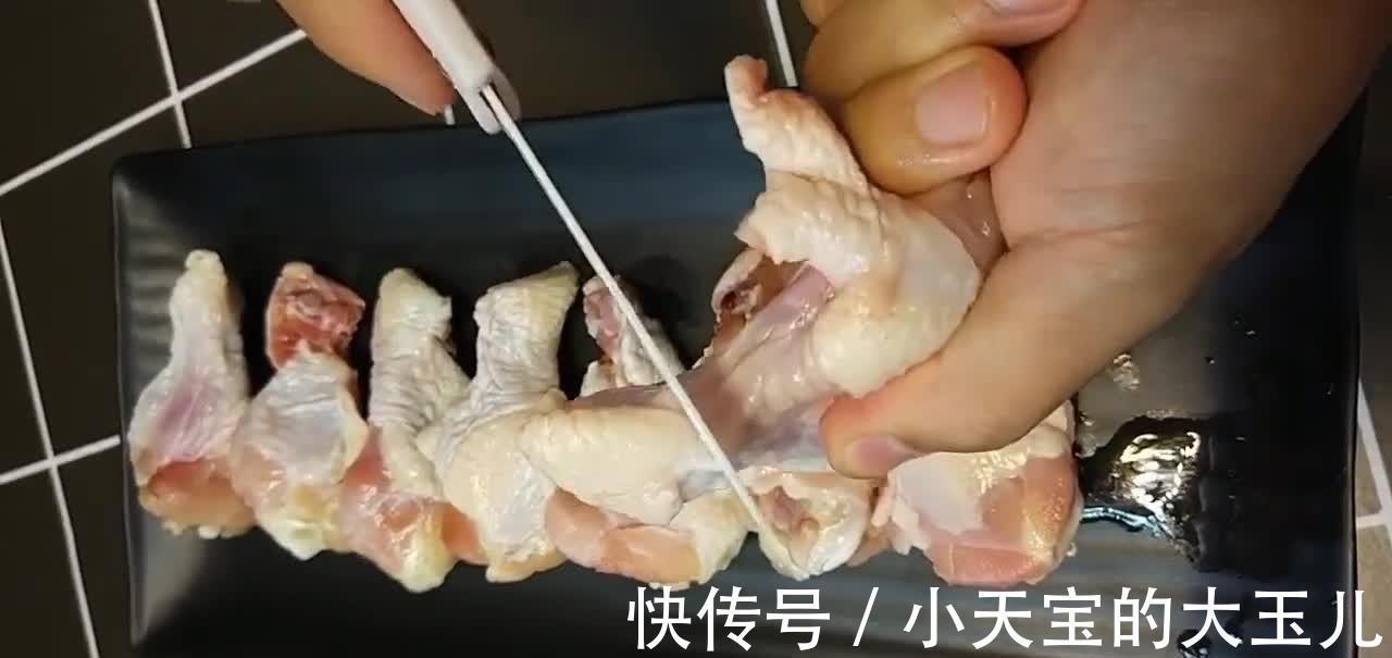 厨师教你做“铁锤鸡腿”,骨酥皮脆香酥诱人,比肯德基好吃数倍!