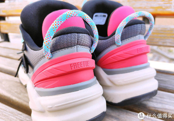 复古风 智趣测评 篇三百二十五:小米有品新上的老爹鞋测评,自带电加热,炫酷还保暖