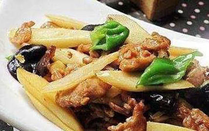  山药|美食严选：香辣鸡煲，香辣排骨，炒三色素菜丁，香菇山药炒肉片的做法